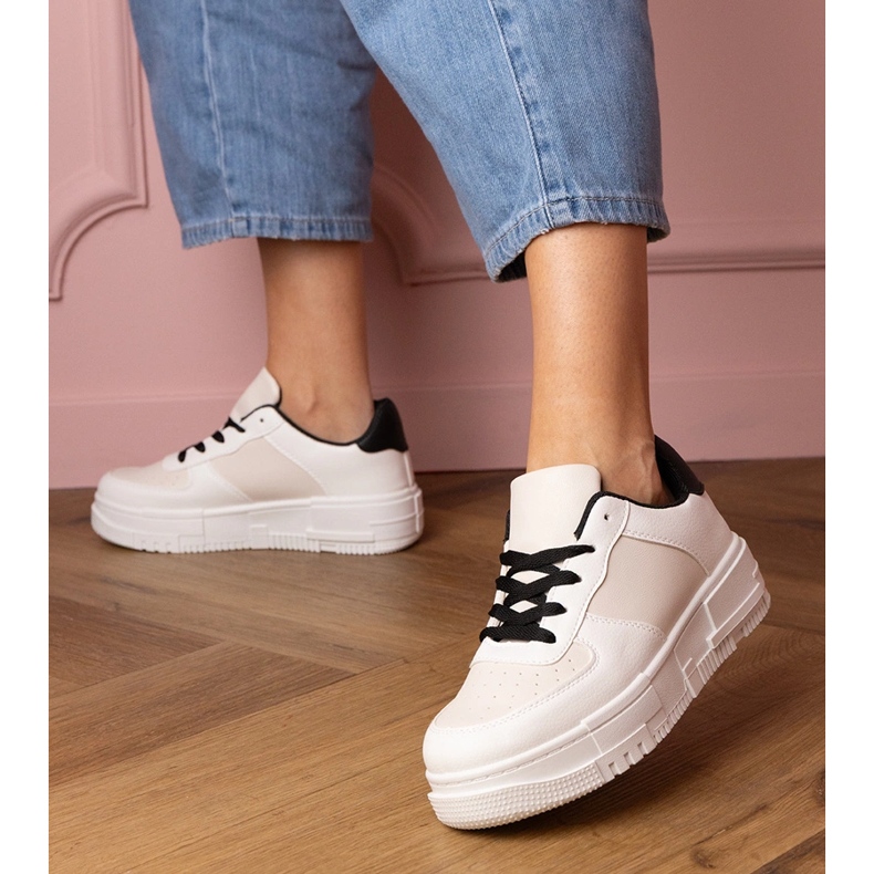 Baskets sportives beige sur platfotm 1 Baskets sportives beige sur platfotm 1