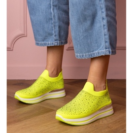 Baskets néon jaunes sur la plate-forme avec zircons 1