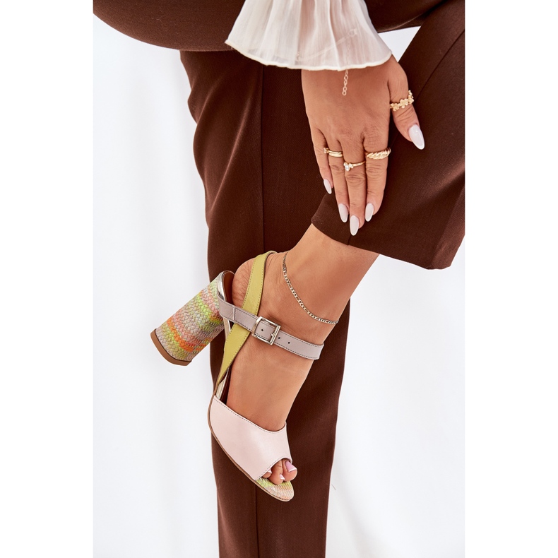 Sandales élégantes en cuir sur le poteau multicolore Laura Messi 2136 beige 2 Sandales élégantes en cuir sur le poteau multicolore Laura Messi 2136 beige 2