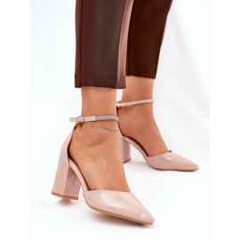 Pompes peintes avec des orteils pointus sur le post beige 2