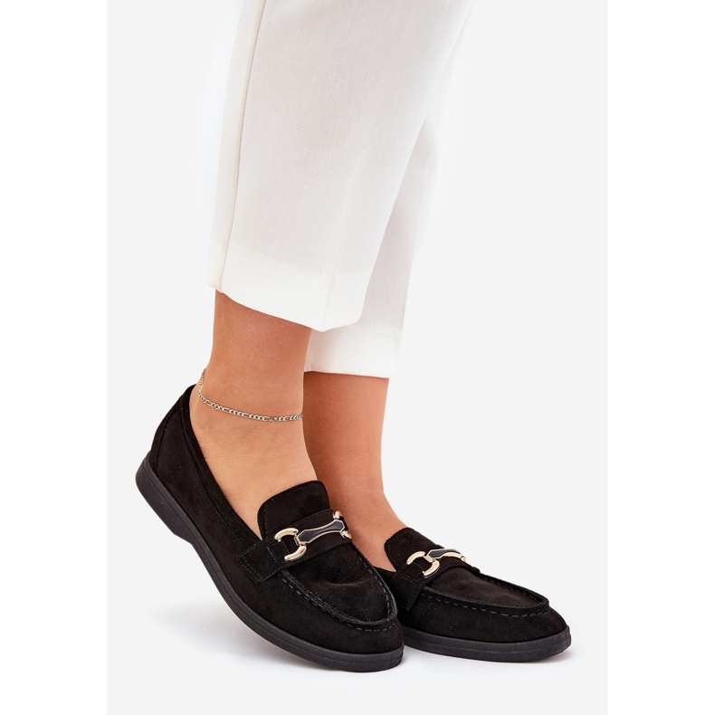Mocassins pour femmes avec des détails dorés noirs 1