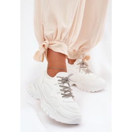 Baskets pour femmes sur une plate-forme décorative blanchie blanche 2