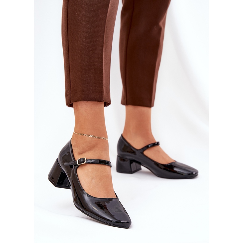 Pompes peintes avec ceinture et boucle noir 2 Pompes peintes avec ceinture et boucle noir 2