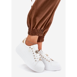 Baskets pour femmes sur la plate-forme avec des épingles blanches 1
