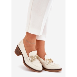 Chaussures pour femmes avec un détail doré avec des talons beige 1 Chaussures pour femmes avec un détail doré avec des talons beige 1