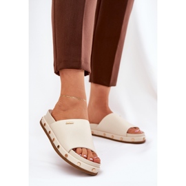 Les tongs pour femmes sur la plate-forme avec Big Star RR274215 Beige 2 Les tongs pour femmes sur la plate-forme avec Big Star RR274215 Beige 2
