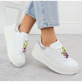 Chaussures en cuir sur une semelle perforée épaisse Filippo blanc DP6793 blanche 4