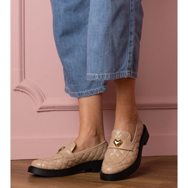 Mocassins matelassés beiges décorés de cœur 1
