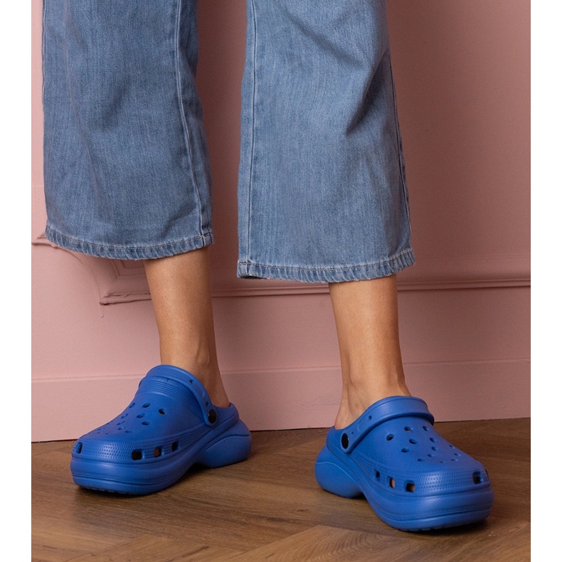 Les tongs Blue Built -Up sur la plate-forme bleu 1