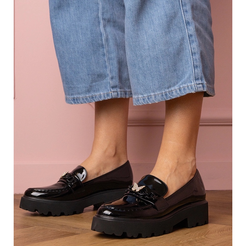 Mocassins vernis noirs avec un papillon de zircon le noir 1