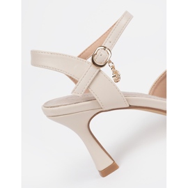 Goodin Pompes beige légères avec un talon ouvert 1 Goodin Pompes beige légères avec un talon ouvert 1