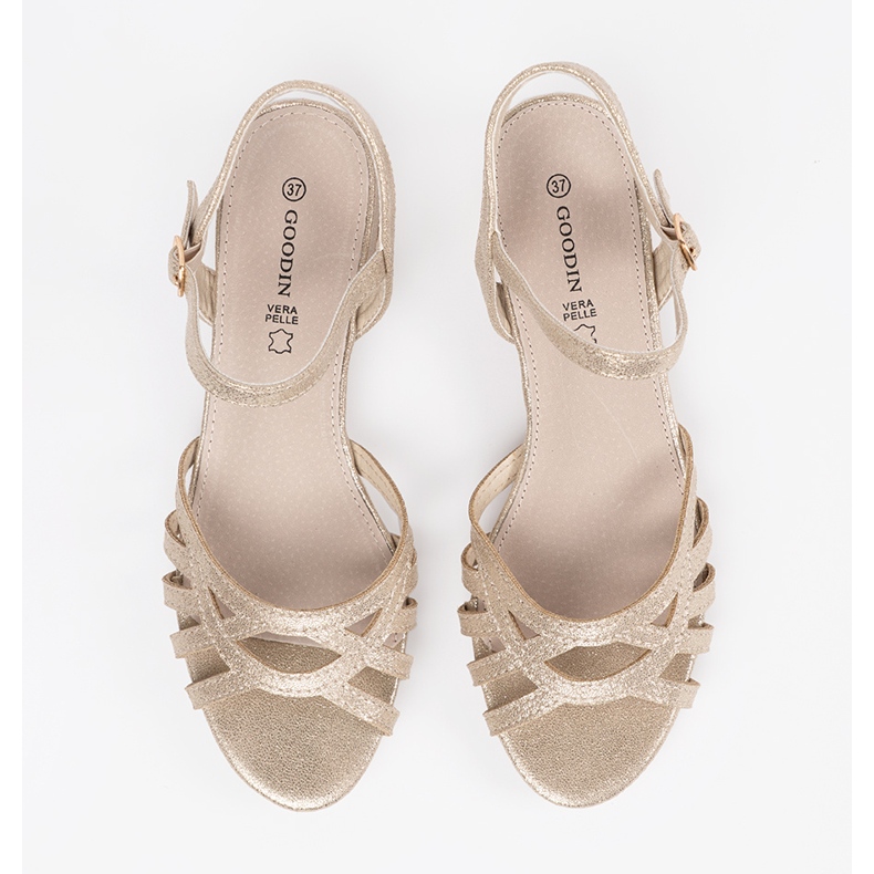 Goodin Sandales en or avec un insert en cuir doré 1