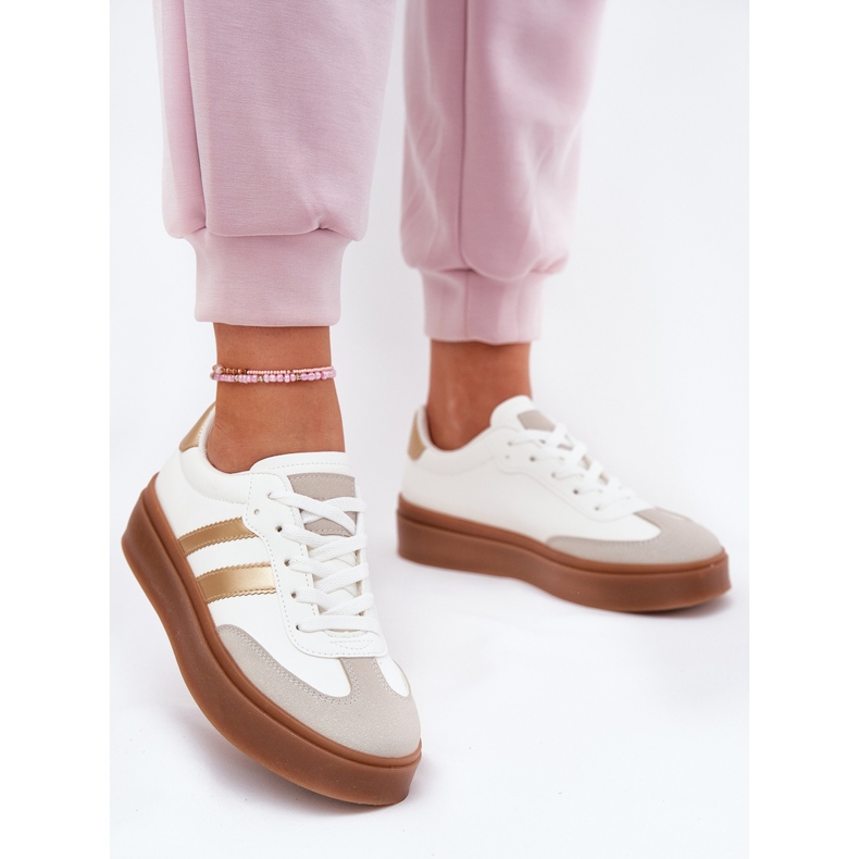 Evento Baskets féminines sur la plate-forme avec du cuir Eco White et de l'or blanc 2