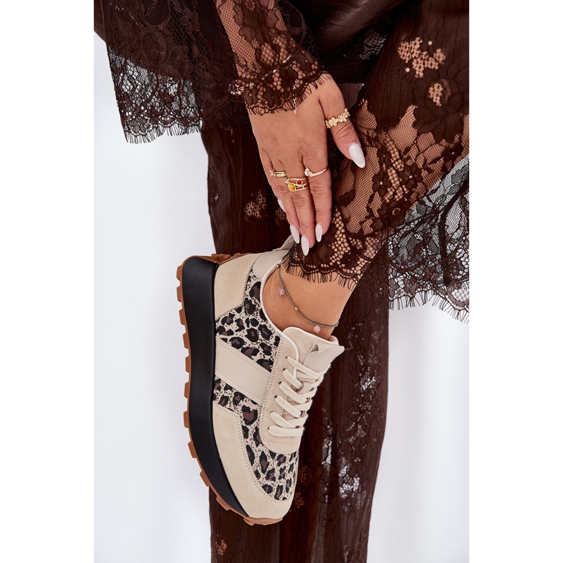 Baskets en daim féminin sur la plate-forme Leopard Vinceza 66793 beige 1