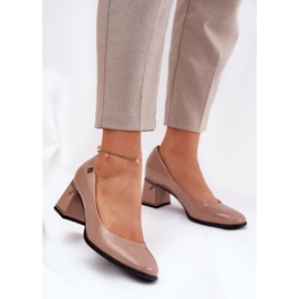 Pumps vernies en cuir sur le pilier beige Vinceza 91130 2