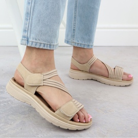 Sandales féminines sur la plate-forme confortable beige unisoft 8875 5