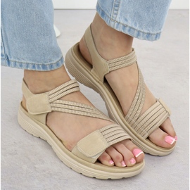 Sandales féminines sur la plate-forme confortable beige unisoft 8875 6