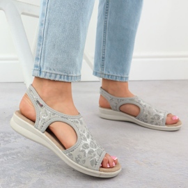 Sandales féminines sur une éruption cutanée flexible avec des fleurs gris unisoft 7196 6