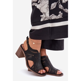 Sandales féminines ouvertes sur le pilier noir 1