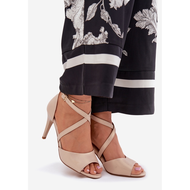 Sergio Leone Sandales à la mode sur une épingle en or d'or 1