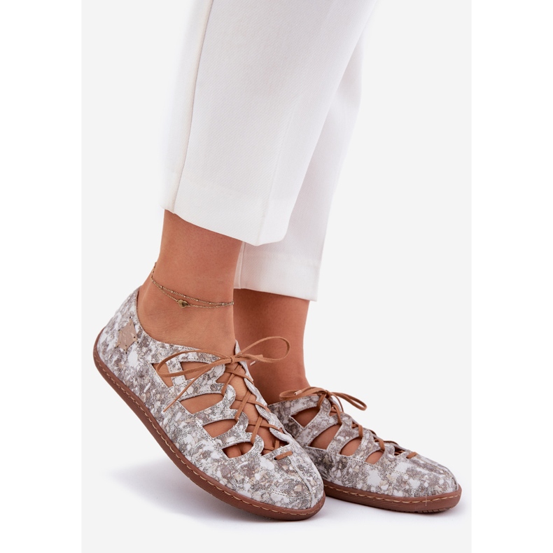 Ballerines en cuir avec Maciejka découpée 06835-25 / 00-1 Gold doré 1