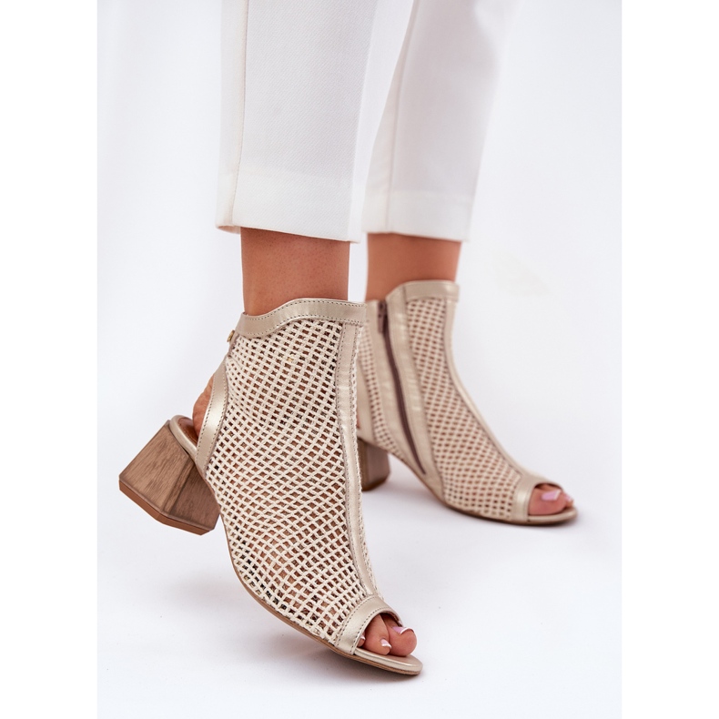 Talons hauts en cuir féminin avec un talon de maciejka ouvert 06899-25 Golden-Beige 2