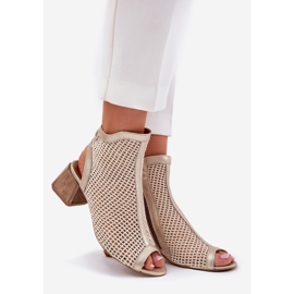 Talons hauts en cuir féminin avec un talon de maciejka ouvert 06899-25 Golden-Beige 1