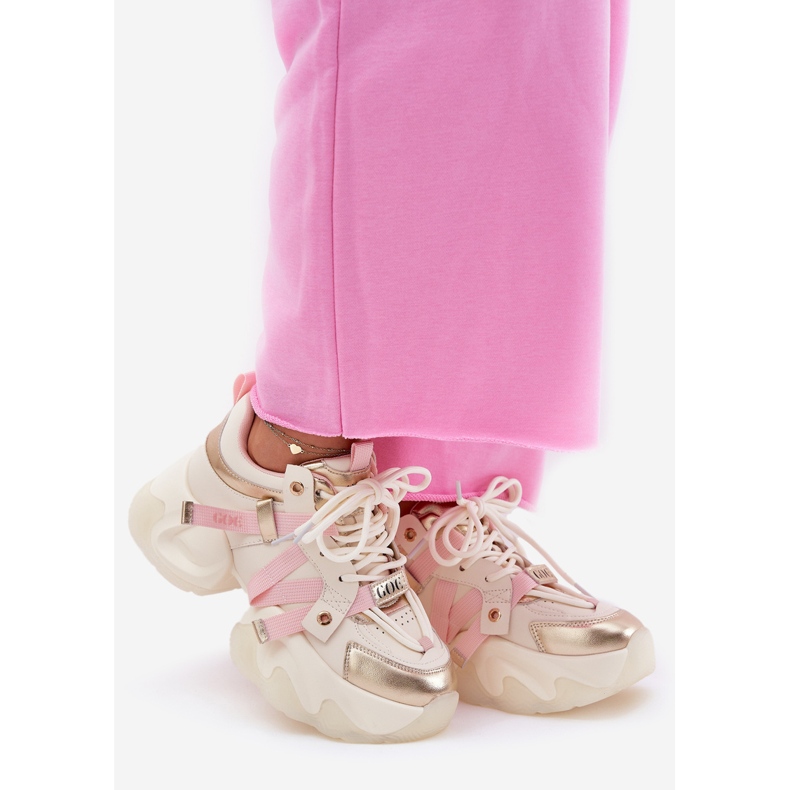 Baskets en cuir pour femmes sur une semelle massive Goe RR2N4031 beige 1