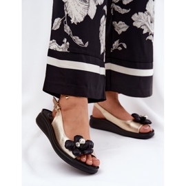 Jezzi Sandales pour femmes avec une fleur dorée décorative 2