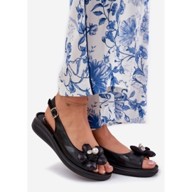 Jezzi Sandales pour femmes avec une fleur décorative noire le noir 1