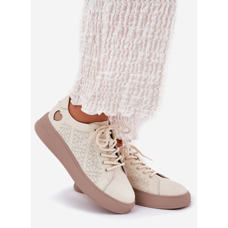 Sneakers en cuir féminin sur la plate-forme beige Vinceza 88018 1