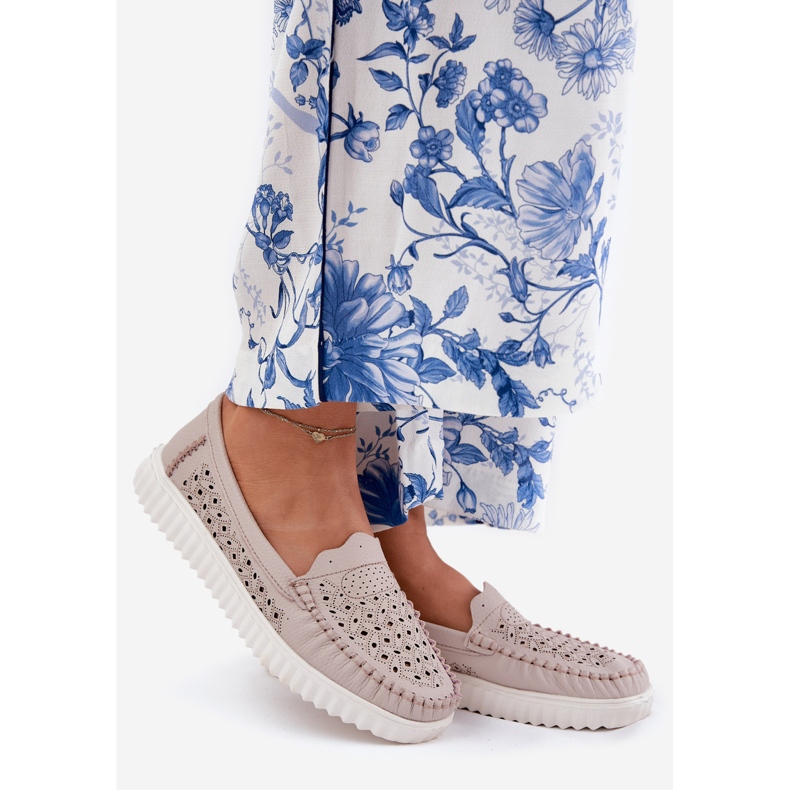 Vinceza Mocassins en cuir féminin avec un motif ouvert Vincez 88028 beige 1