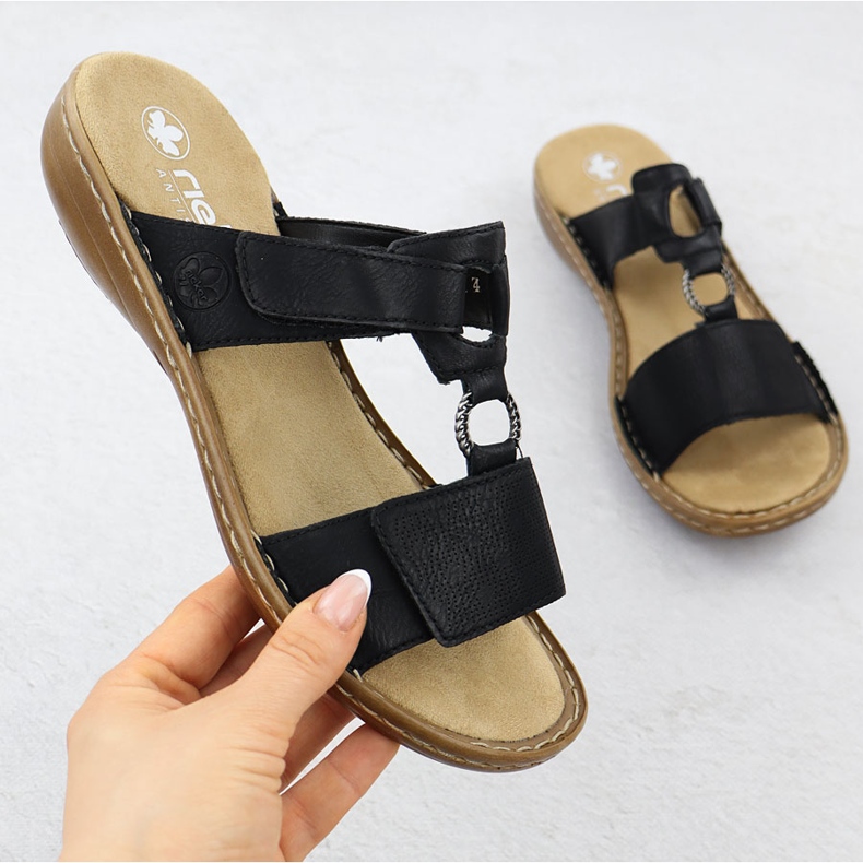 Les tongs pour femmes pour Velcro Black Rieker 60885-00 noir 1