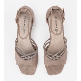 Goodin Sandales en daim beige sur le post 4