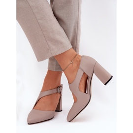 Pompes en cuir sur le pilier avec une pince grise Vinceza 91133 2