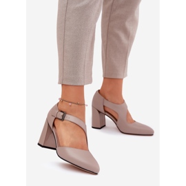 Pompes en cuir sur le pilier avec une pince grise Vinceza 91133 1