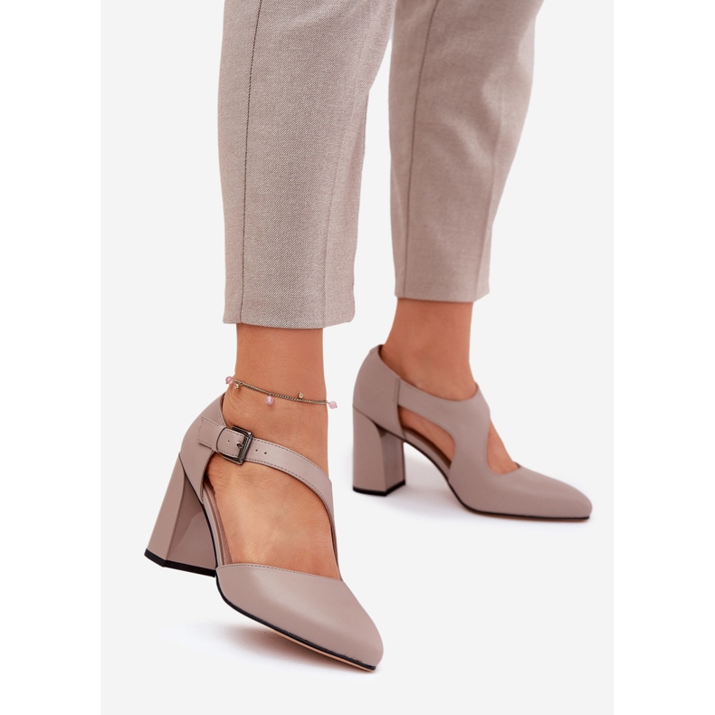 Pompes en cuir sur le pilier avec une pince grise Vinceza 91133 1