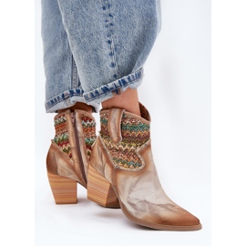 Bottes en cuir de cowboy sur un post avec une tresse maciejka décorative 06810-29 Multikolor multicolore 3