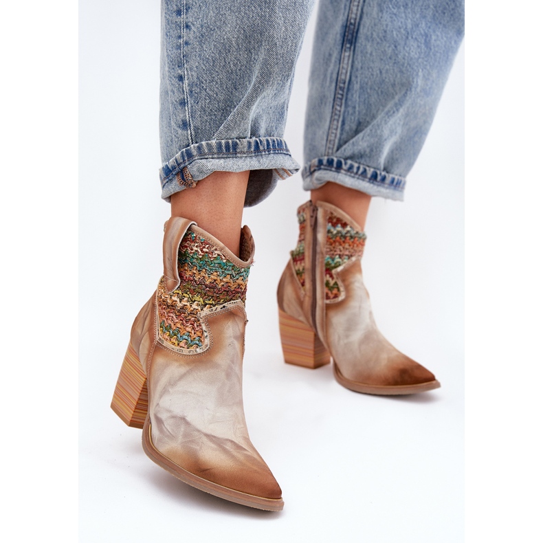 Bottes en cuir de cowboy sur un post avec une tresse maciejka décorative 06810-29 Multikolor multicolore 2