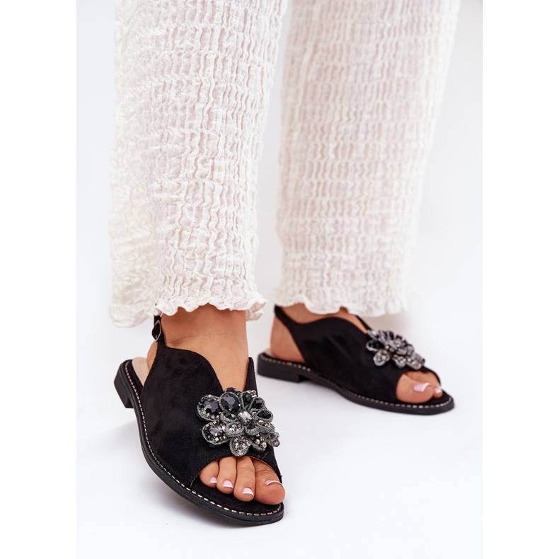 S.Barski Sandales féminines à talons plates avec un ornement S. Barski KV27-001 noir 2