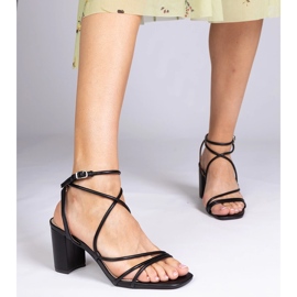 Black Eco -Peather Sandales sur le poteau noir 1