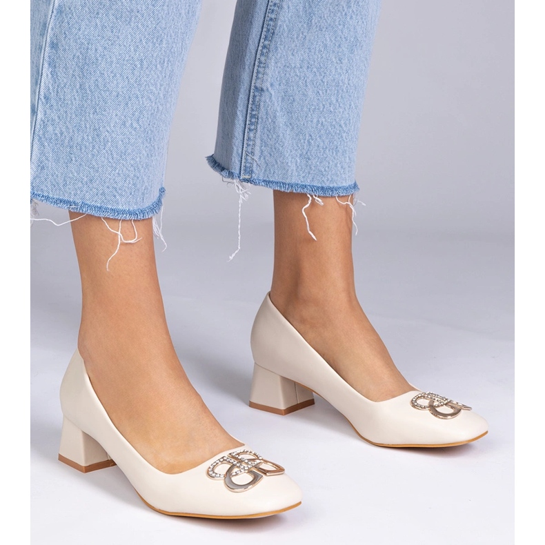 Pompes beige basse avec zircons 1 Pompes beige basse avec zircons 1