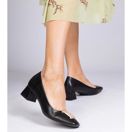 Pompes noires à thèses avec une décoration dorée le noir 2