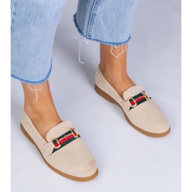 Mocassins beige d'Ekozamsz avec une décoration dorée 1 Mocassins beige d'Ekozamsz avec une décoration dorée 1