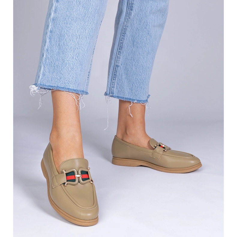 Mocassins verts avec écotatre avec un ornement 1