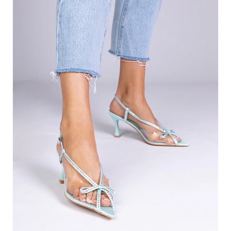 Sandales transparentes vertes sur une épingle avec zircons 1