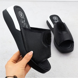 Slippers en cuir féminin confortable Jezzi noire 8479 1