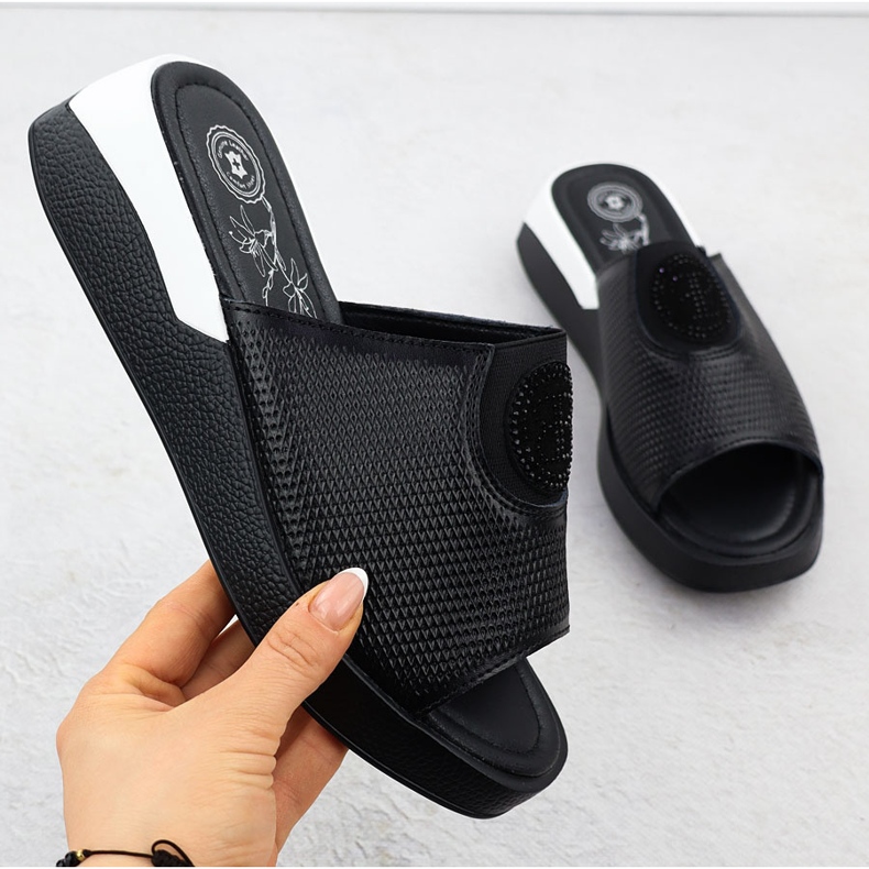 Slippers en cuir féminin confortable Jezzi noire 8479 1