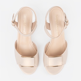 Sergio Leone Sandales sur le pilier des femmes avec une lumière ouverte mendiant le talon beige 2 Sergio Leone Sandales sur le pilier des femmes avec une lumière ouverte mendiant le talon beige 2