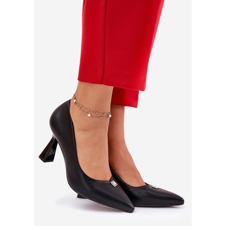 Pompes élégantes sur la broche noire Vinceza 62222 1